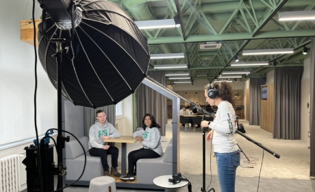 A video for the English study programs at the FIS was filmed in the coworking space